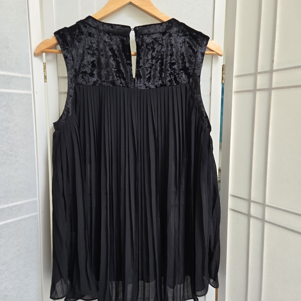 THML black embroidered floral velvet top - Picture 5 of 8